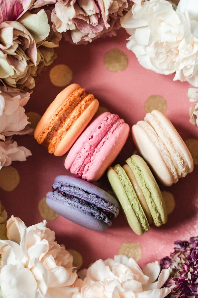 Wedding macaroons and flowers