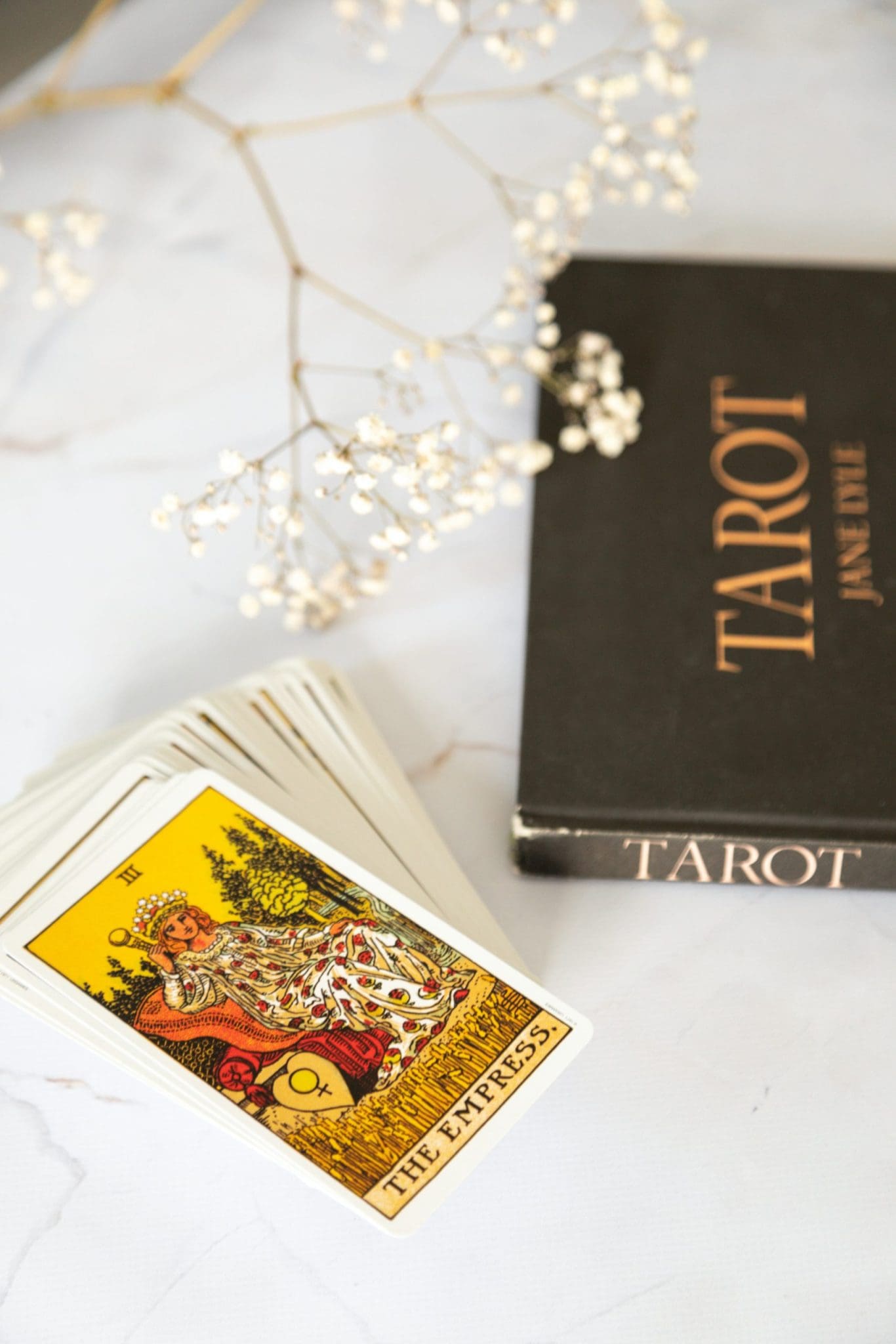 Tarot cards at a wedding table