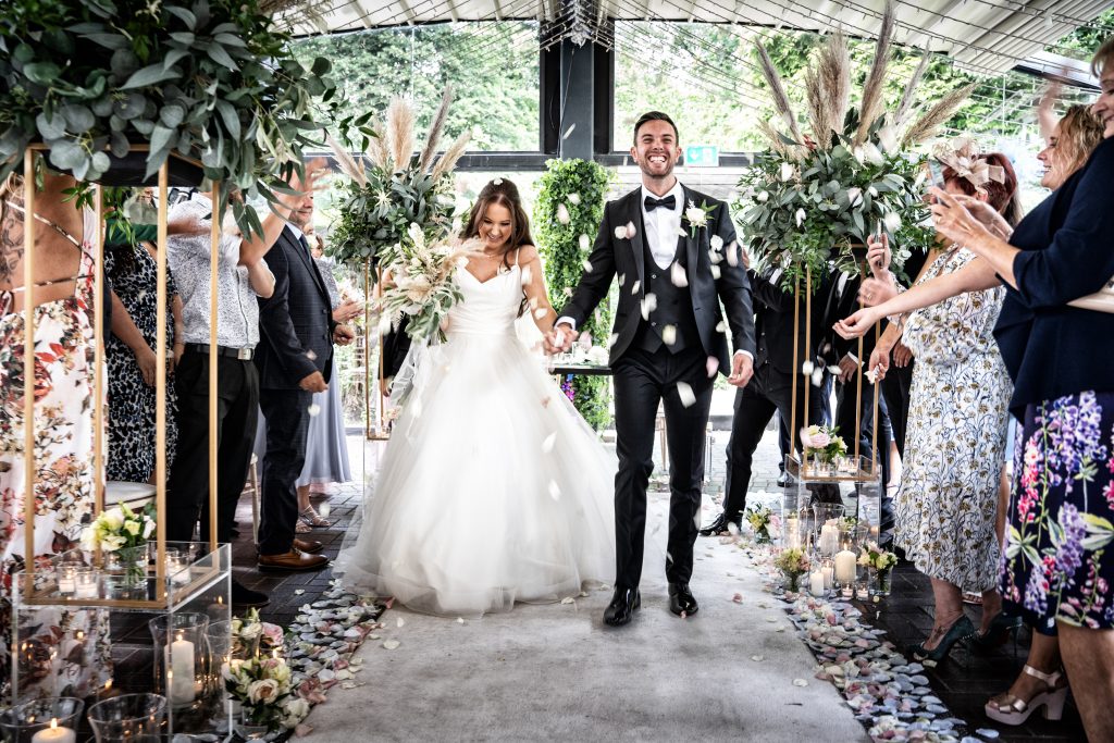 Indoor wedding ceremony at Delamere Manor