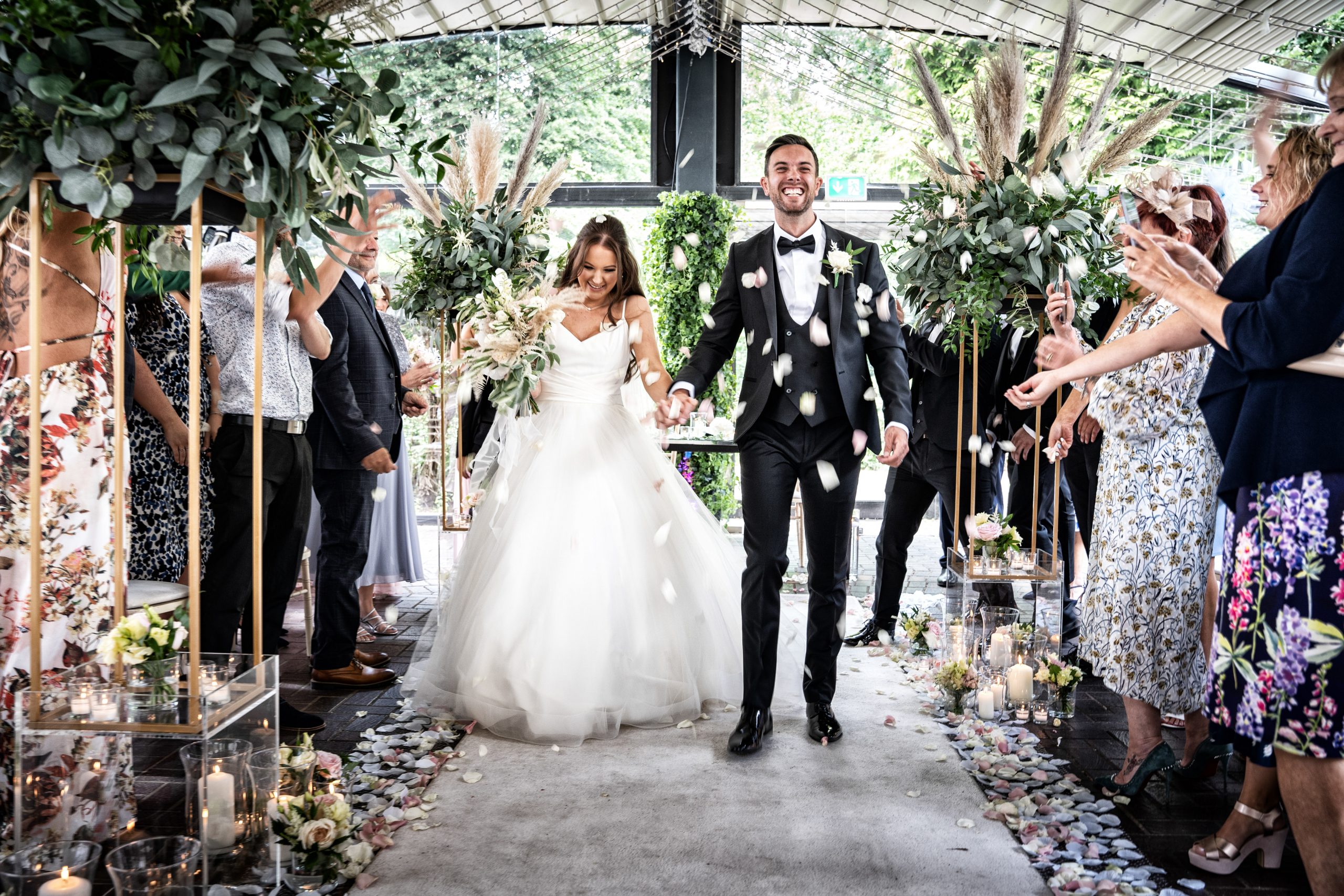 Indoor wedding ceremony at Delamere Manor